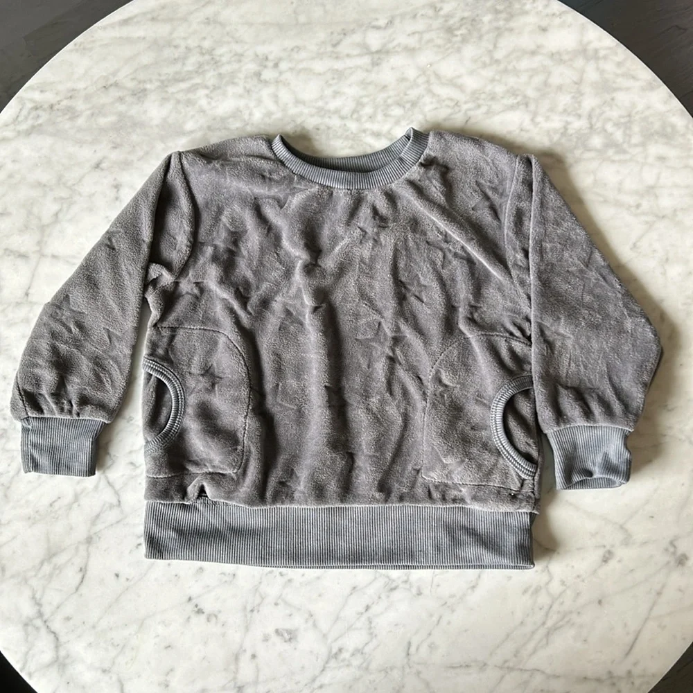 💫 Sleep on it velour sleep set toddler size 3T dark grey with star imprint.